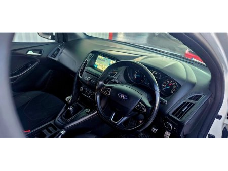 2018 Ford Focus - thumbnail 22