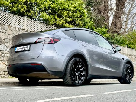2024 Tesla Model Y - thumbnail 7