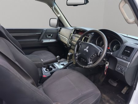 2016 Mitsubishi Pajero  thumbnail