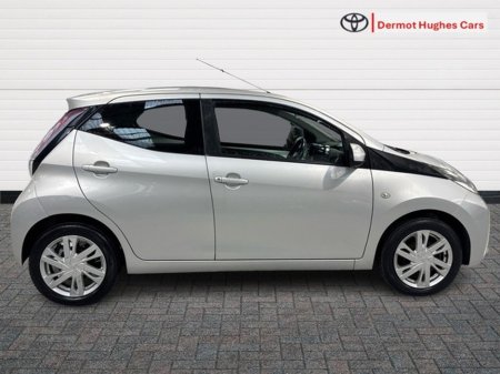2017 Toyota Aygo 1.0 5DR X-PLAY €8,750 thumbnail
