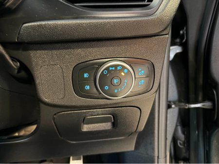 2020 Ford Focus 1.5 TDCI ST-LINE 120PS 5 5DR €17,900 thumbnail