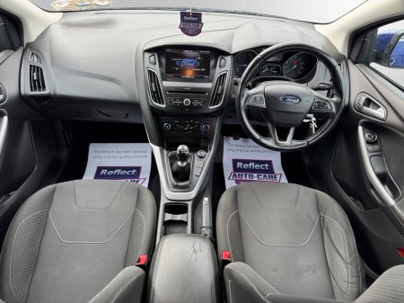 2016 Ford Focus - thumbnail 14