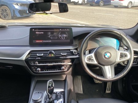 2022 BMW 5 Series - thumbnail 4