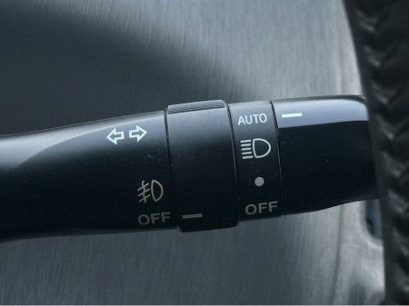 2014 Toyota Prius Alpha - thumbnail 21