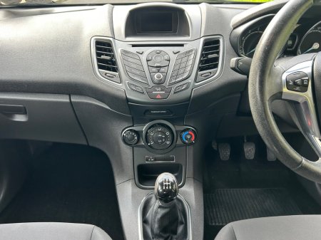 2016 Ford Fiesta - thumbnail 19