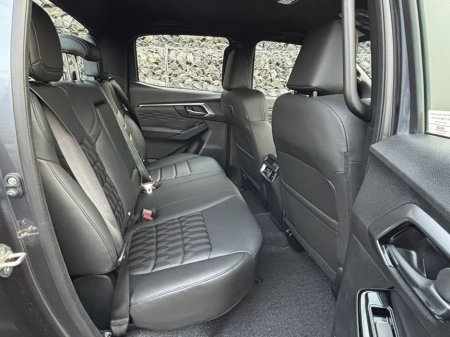 2025 Isuzu D-MAX DL40 AUTO DCB €48,499 thumbnail