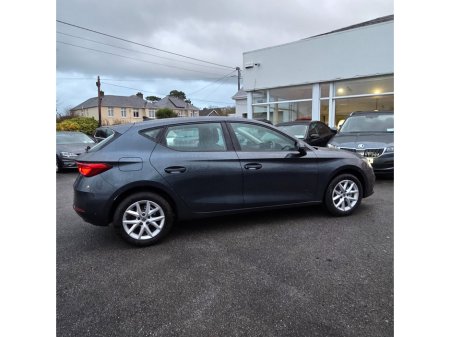 2025 SEAT Leon 1.5 TSI 115hp SE €28,995 thumbnail