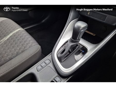 2023 Toyota Yaris HYBRID LUNA, VERY LOW MILEAGE! €23,995 thumbnail