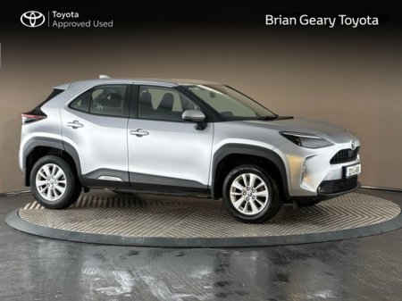 2022 Toyota Yaris Cross HYBRID LUNA €23,950 thumbnail