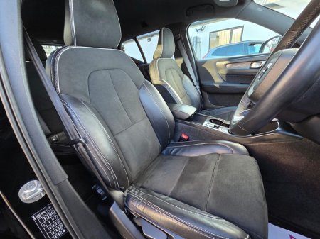 2022 Volvo XC40 R-DESIGN T4 RECHARGE €27,950 thumbnail