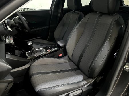 2022 Peugeot 2008 - thumbnail 8