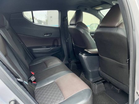 2018 Toyota C-HR G-LED EDITION 1.8 HYBRID // HEATED SEATS // DIAMOND CUT ALLOYS // ADAPTIVE CRUISE CONTROL €19,900 thumbnail