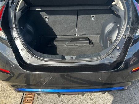 2018 Nissan Leaf - thumbnail 11