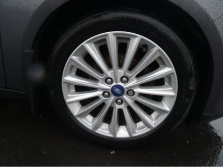 2016 Ford Focus - thumbnail 17