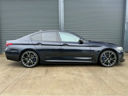 2022 BMW 5 Series - view 3