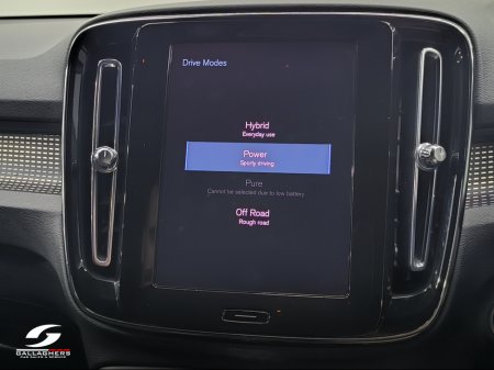 2022 Volvo XC40 (221) R-DESIGN T4 RECHARGE AUTO €33,995 thumbnail