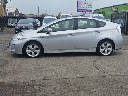 2014 Toyota Prius - thumbnail 4