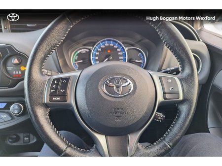 2016 Toyota Yaris HYBRID LUXURY IRISH CAR! €14,995 thumbnail