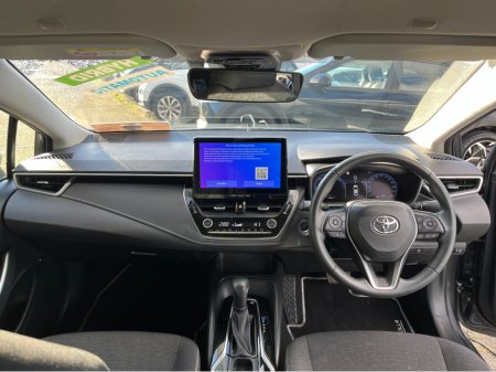 2024 Toyota Corolla SALOON LUNA HYBIRD AUTOMATIC 1.8 PETROL //REVERSE CAMERA// €27,950 thumbnail