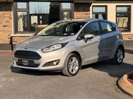 2017 Ford Fiesta - thumbnail 3