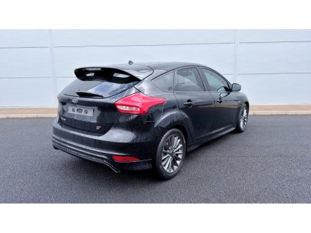 2017 Ford Focus - thumbnail 18