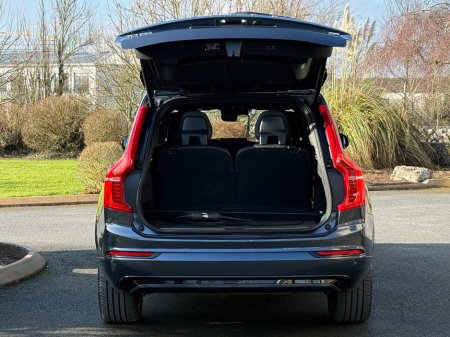 2022 Volvo XC90 PHEV T8 (390hp) R-Design AWD €56,900 thumbnail