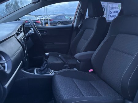 2015 Toyota Auris 1.33 VVT-I DUAL ICON PLUS 99BHP 5DR S/S 100BHP €8,950 thumbnail