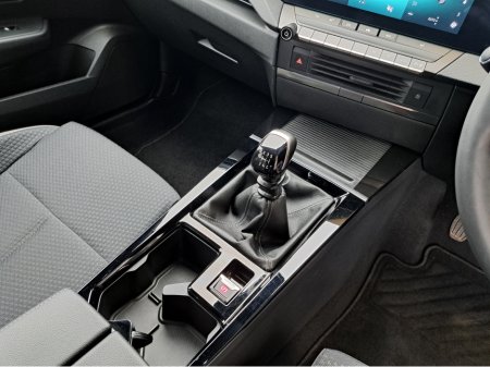 2025 Opel Astra ELEGANCE 1.2TURBO 110BHP **REVERSING CAMERA** €29,950 thumbnail