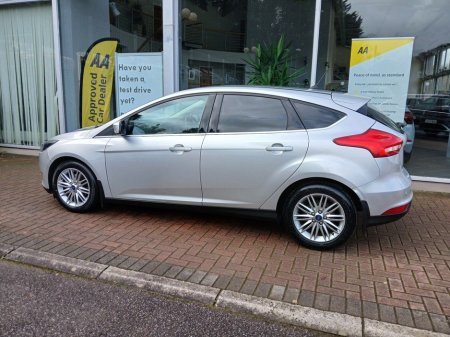 2017 Ford Focus - thumbnail 9