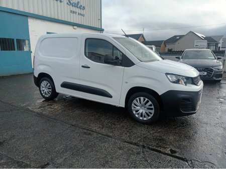 2022 Peugeot Partner PROFESSIONAL PLUS 1.5  HDI 100 6 €13,414 thumbnail