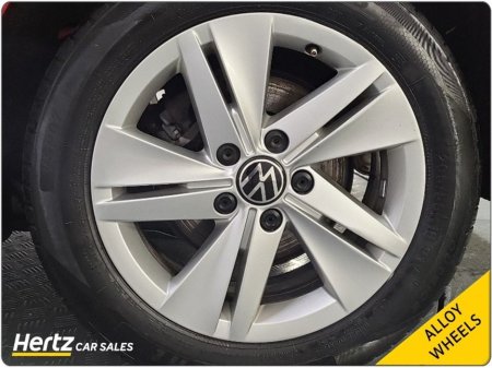 2024 Volkswagen Golf LIFE 110HP Petrol Manual €25,995 thumbnail