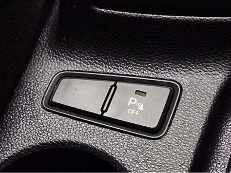 2016 Hyundai i20 DELUXE - LOW KLMS €10,995 thumbnail