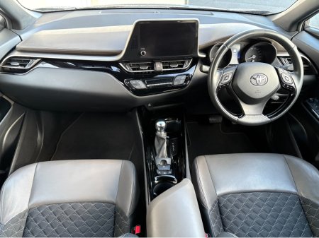 2023 Toyota C-HR HYBRID SOL 4DR AUTO €23,950 thumbnail