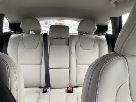 2014 Volvo V40 D2 SE 5DR €8,250 thumbnail