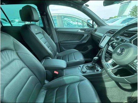 2018 Volkswagen Tiguan R-LINE BLACK EDITION 2.0TDI 150BHP 4WD  * 3 STAGE HEATED SEATS, HEADS UP DISPLAY, POWER ADJUSTABLE DRIVERS SIDE SEATS, MEMORY SEATS, PARKING SENSORS FRONT & REAR, REAR VIEW CAMERA, 19