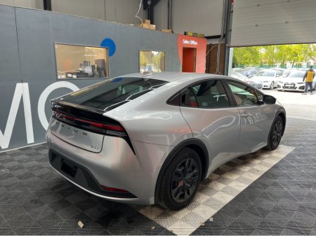 2025 Toyota Prius - photo 2