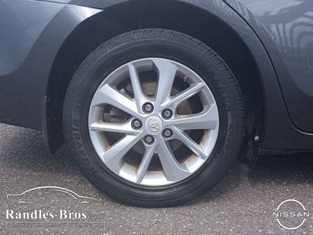 2016 Toyota Corolla - thumbnail 8