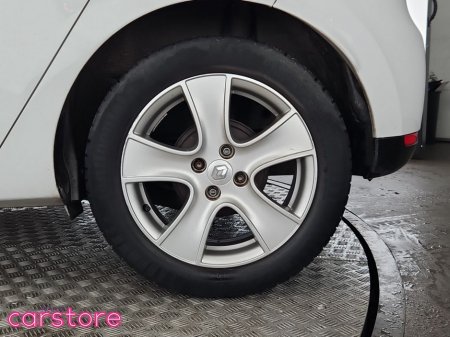 2017 Renault Clio 1.2 16V 75 DYNAMIQUE NAV €11,880 thumbnail