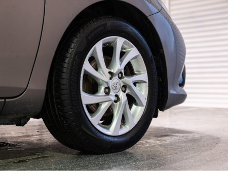 2017 Toyota Auris HYBRID LUNA 4DR AUTO €15,950 thumbnail