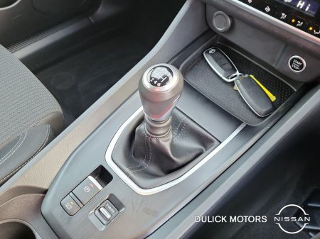 2025 Nissan Qashqai 1.3 PET MILD HYBRID SV thumbnail