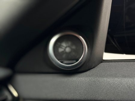 2024 Land Rover Range Rover Evoque HSE DYNAMIC P300E *PAN ROOF* €51,990 thumbnail