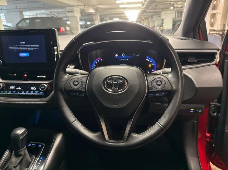 2022 Toyota Corolla LUNA SPORT HATCHBACK // AIR CON // BLUETOOTH // REAR CAMERA // FULL WARRANTY €26,945 thumbnail