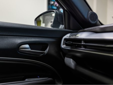 2026 Jeep Avenger 4XE Upland €39,995 thumbnail