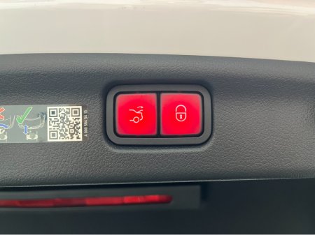 2024 Mercedes-Benz C Class 2024 MERCEDES-BENZ C350E SP 2.0 AUTOMATIC / CRUISE CONTROL / 360° PARKING CAMERA / ELECTRIC MEMORY HEATED REAR & FRONT SEATS / PADDLE SHIFTERS / PANORAMIC SUNROOF / AMBIENT LIGHTS / APPLE CARPLAY €54,950 thumbnail