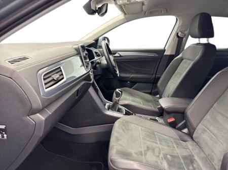 2024 Volkswagen T-Roc - thumbnail 2