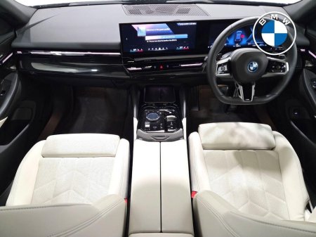 2024 BMW 5 Series - photo 4