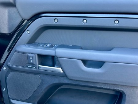2025 Land Rover Defender - thumbnail 5