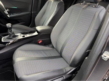 2022 Peugeot 2008 1.5 ALLURE €20,450 thumbnail