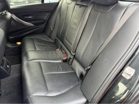 2017 BMW 3 Series - thumbnail 10