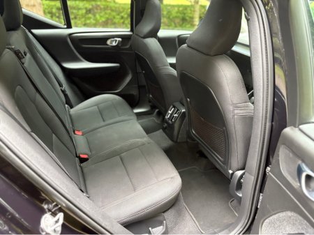 2022 Volvo XC40 - thumbnail 5
